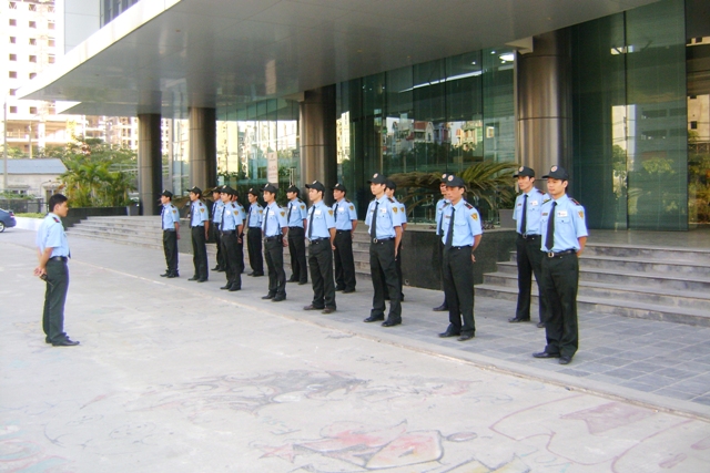 Dịch Vụ Bảo Vệ Văn Phòng Tại HCM, bảo vệ văn phòng giờ hành chính, ghi chép sổ sách, trông coi xe, kiểm soát người lạ ra vào, giao nhận thư, nhắc nhở cán bộ công nhân viên thực hiện nội qui văn phòng toà nhà, đảm bảo an ninh trật tự, phòng chống cháy nổ, an toàn cho toà nhà văn phòng công ty.